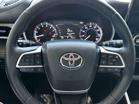 Used 2024 Toyota Highlander XLE FWD image 23