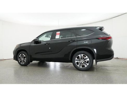 New 2026 Toyota Highlander XLE image 20