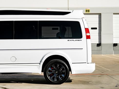 Used 2023 Chevrolet Express 2500 image 7