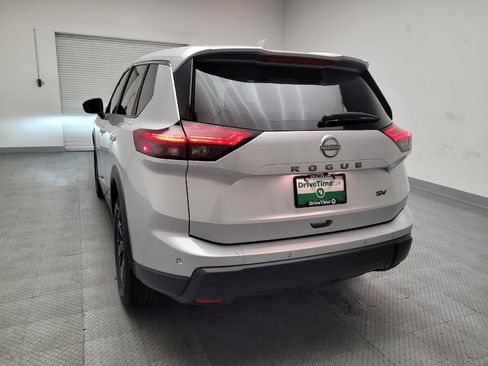 Used 2024 Nissan Rogue SV image 6