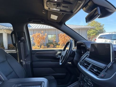 Used 2023 Chevrolet Suburban Premier image 11