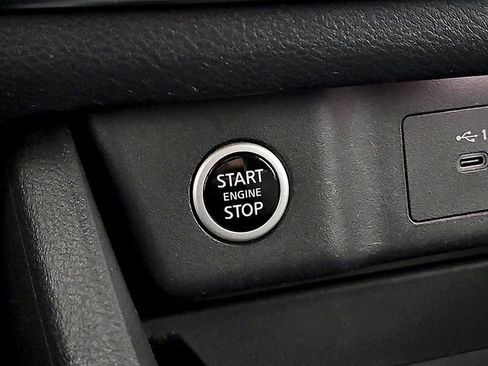 Used 2022 Nissan Rogue SV image 22