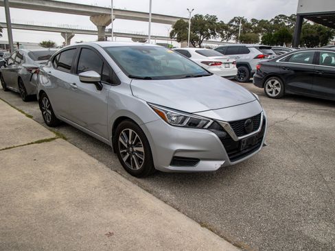Used 2021 Nissan Versa SV image 6