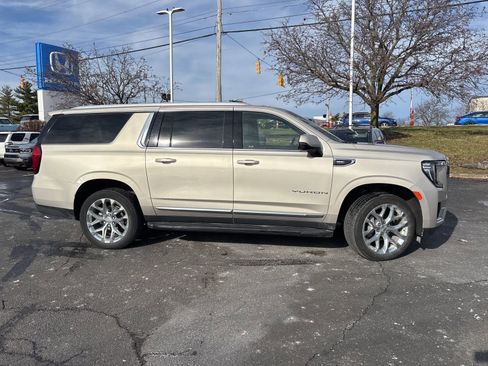 Used 2021 GMC Yukon XL SLT w/ SLT Premium Package image 6