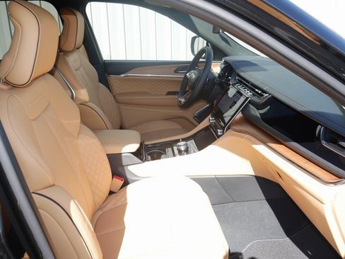 New 2025 Jeep Grand Cherokee Summit w/ Adv Protech Group IV image 29