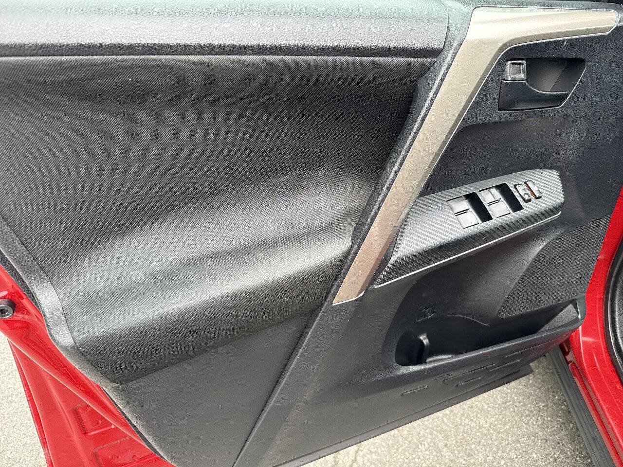 Used 2014 Toyota RAV4 LE AWD/4WD image 11