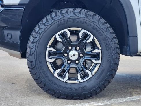 Used 2024 Chevrolet Silverado 1500 ZR2 w/ Technology Package AWD/4WD image 10
