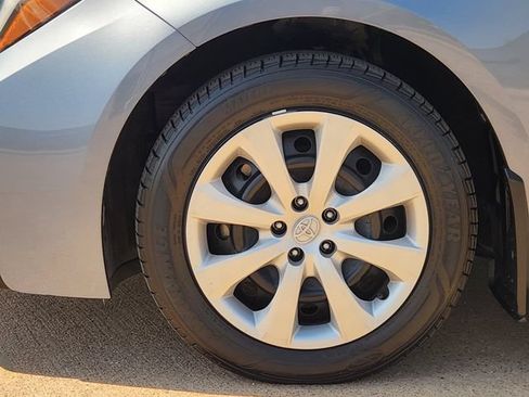 Used 2024 Toyota Corolla SE FWD image 8