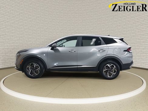 Used 2025 Kia Sportage LX image 8