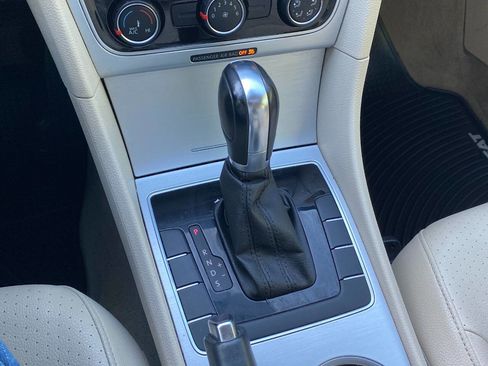 Used 2013 Volkswagen Passat 2.5 SE FWD image 31