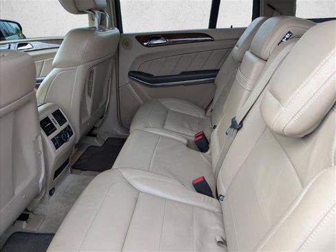 Used 2016 Mercedes-Benz GL 550 4MATIC image 26