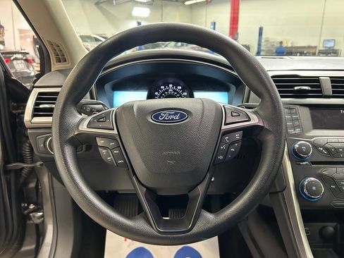 Used 2018 Ford Fusion SE FWD image 26