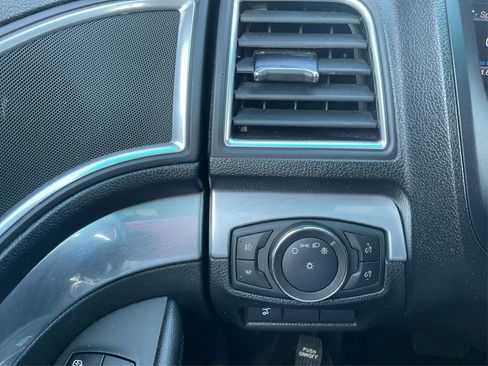 Used 2016 Ford Explorer Limited FWD image 17