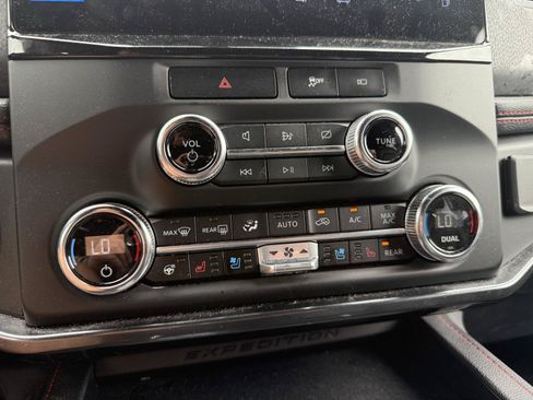 Used 2023 Ford Expedition Limited AWD/4WD image 18