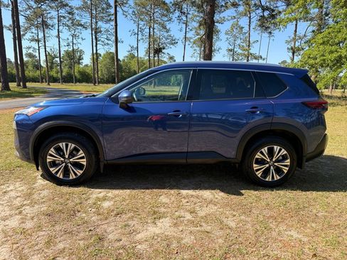 Used 2021 Nissan Rogue SV FWD image 2