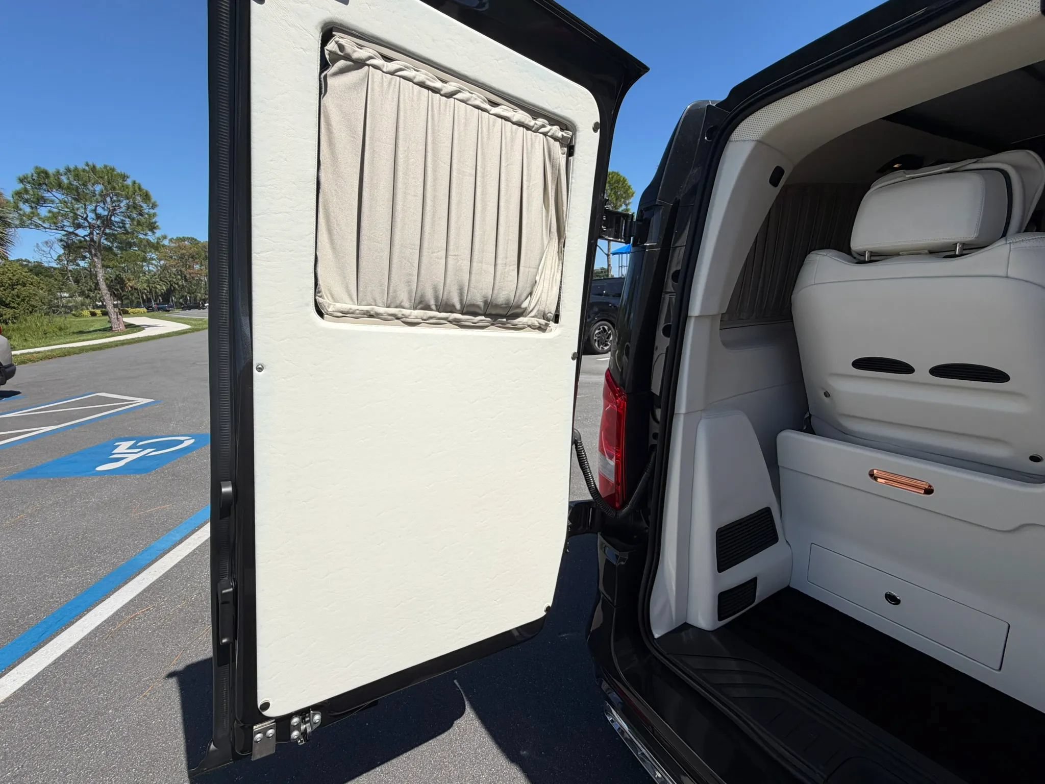 Used 2021 Mercedes-Benz Metris Passenger w/ Premium Safety Package image 21