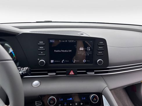Certified 2025 Hyundai Elantra Sport FWD image 17