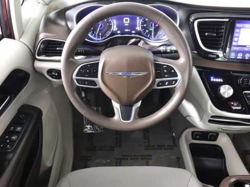 Used 2020 Chrysler Pacifica Touring w/ Advanced Safetytec Group image 28