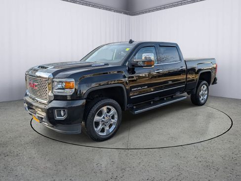 Used 2017 GMC Sierra 2500 Denali w/ Duramax Plus Package image 6