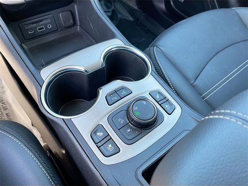 Used 2024 GMC Terrain Denali w/ Denali Premium Package image 17