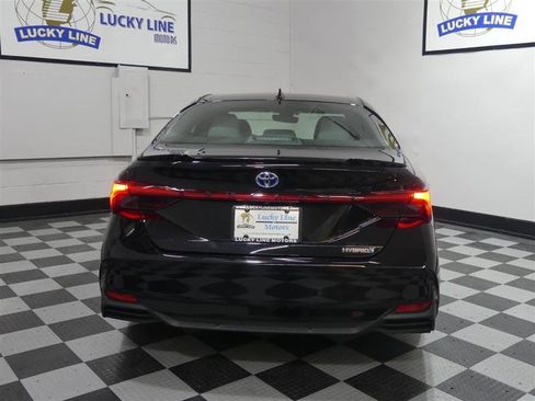 Used 2019 Toyota Avalon XSE image 8