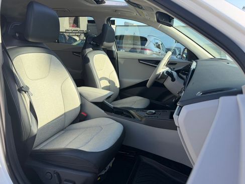 Used 2023 Kia Niro Wave w/ Wave Preserve Package image 35