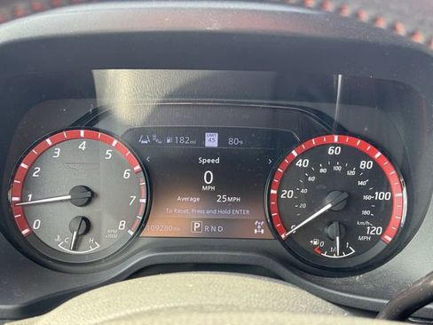 Used 2021 Nissan Titan PRO-4X w/ Pro-4x Convenience Package AWD/4WD image 25