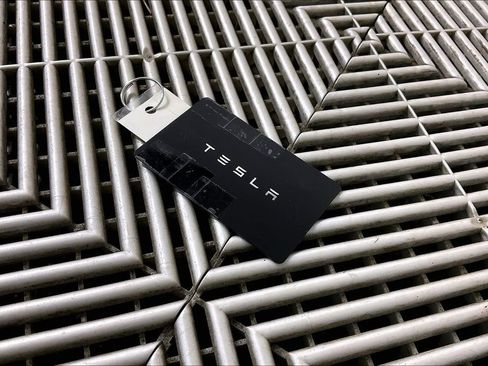 Used 2025 Tesla Model Y Long Range AWD/4WD image 11
