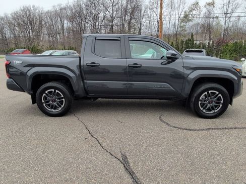 Used 2024 Toyota Tacoma TRD Sport w/ TRD Sport Premium Package AWD/4WD image 8
