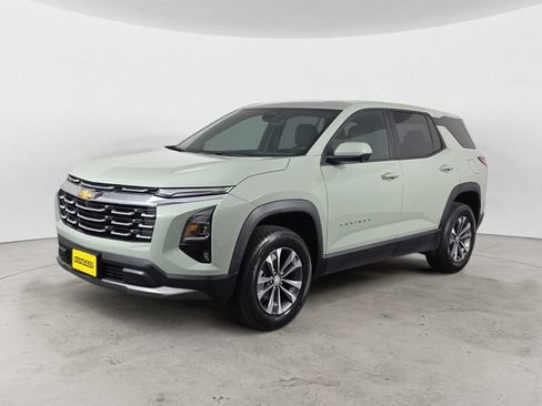 Used 2026 Chevrolet Equinox LT w/ Safety and Technology Package FWD image 1