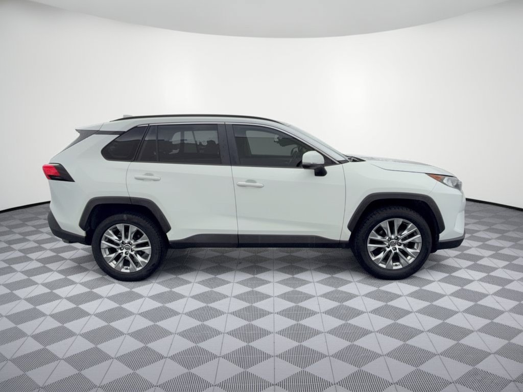 Used 2019 Toyota RAV4 XLE Premium FWD image 8