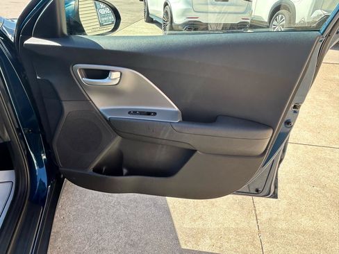 Used 2019 Kia Niro LX FWD image 15