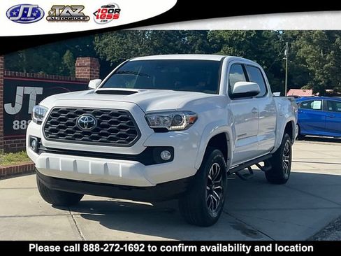 Used 2020 Toyota Tacoma TRD Sport w/ Technology Package image 3