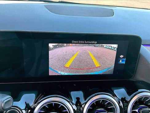 Used 2023 Mercedes-Benz GLA 250 4MATIC w/ Premium Package image 25