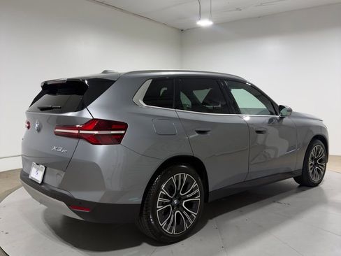 Used 2025 BMW X3 xDrive30i AWD/4WD image 2