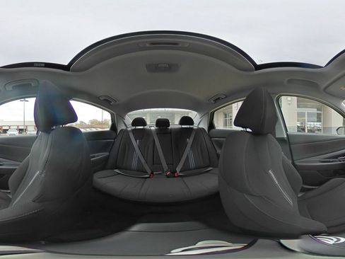 Used 2025 Hyundai Elantra SEL image 49