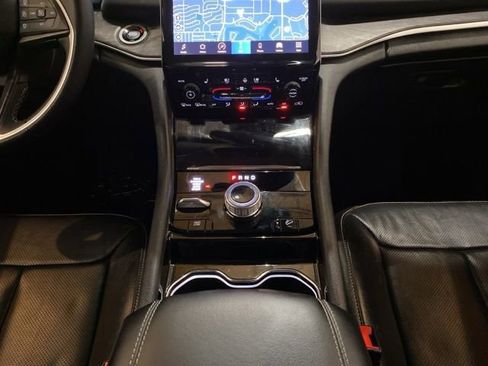 Used 2022 Jeep Grand Cherokee Limited 4xe w/ Luxury Tech Group II AWD/4WD image 14