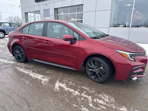 Used 2023 Toyota Corolla SE w/ Carpet Mat Package (TMS) image 3