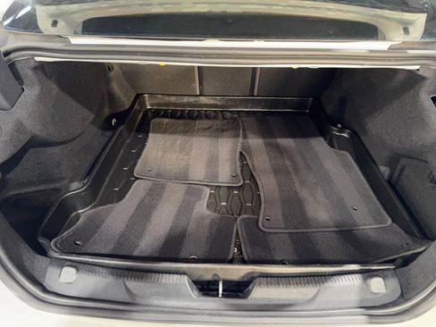 Used 2018 Jaguar XE Premium image 19