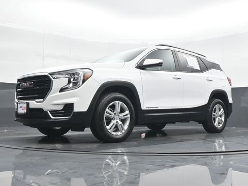 Used 2023 GMC Terrain SLE w/ Driver Convenience Package image 17