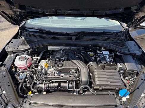 Used 2025 Volkswagen Jetta SE FWD image 33