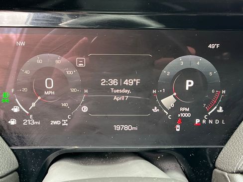 Used 2025 GMC Yukon XL Denali AWD/4WD image 14