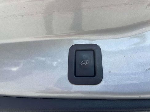 Used 2018 Toyota Highlander Limited AWD/4WD image 10