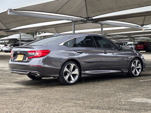 Used 2019 Honda Accord Touring image 4