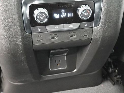 New 2025 Chevrolet Suburban Premier image 27