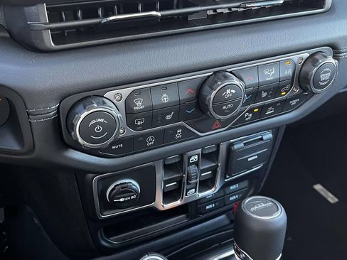 New 2026 Jeep Gladiator Sport AWD/4WD image 17