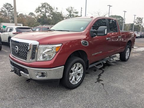 Used 2018 Nissan Titan SV image 8