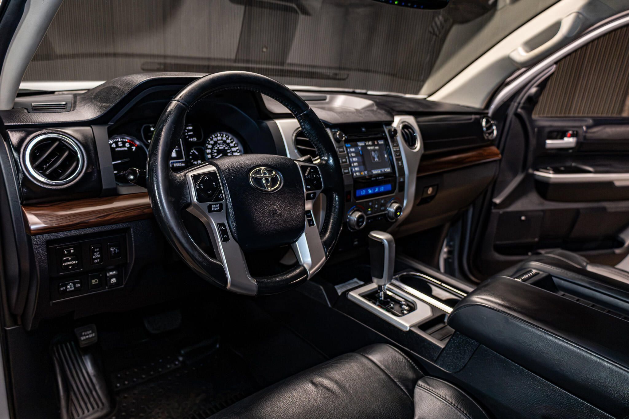 Used 2018 Toyota Tundra Limited w/ Limited Premium Package AWD/4WD image 12