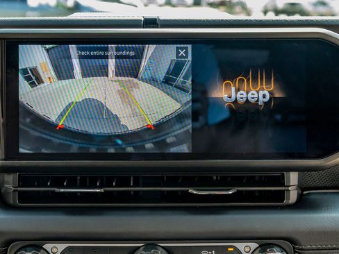 Used 2025 Jeep Wrangler Unlimited Rubicon image 26