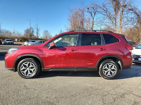 Used 2020 Subaru Forester Premium image 2